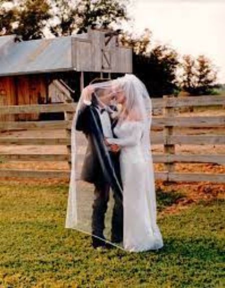Lily's parents got married in 1991Image Source: Country Living